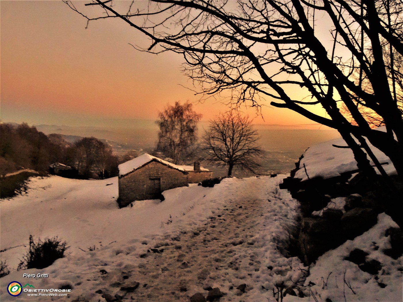 72 Anche la neve si colora...di tramonto.JPG